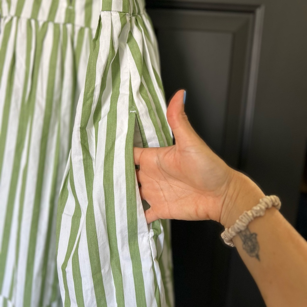 Abercrombie & Fitch Green and White Mini A-Line dress with pockets!